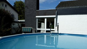 Großzügiges Einfamilienhaus mit Kamin und Pool 